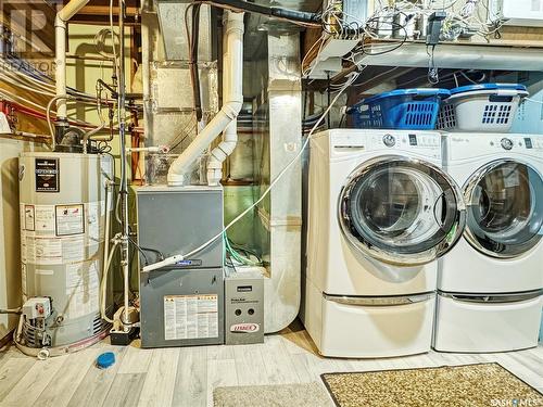 341 31St Street, Battleford, SK - Indoor Photo Showing Laundry Room