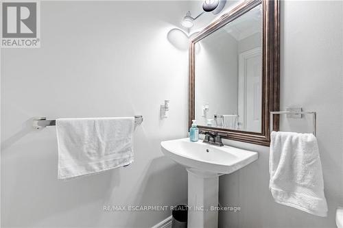 17 Mcveigh Drive, Barrie, ON - Indoor Photo Showing Bathroom
