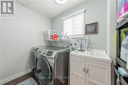 17 Mcveigh Drive, Barrie, ON - Indoor Photo Showing Laundry Room