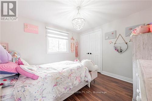 17 Mcveigh Drive, Barrie, ON - Indoor Photo Showing Bedroom