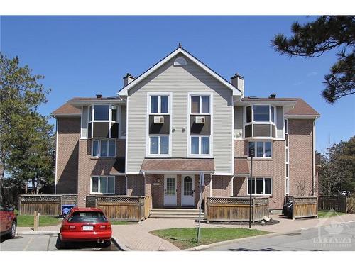 11-1 Stonebank Crescent, Ottawa, ON 