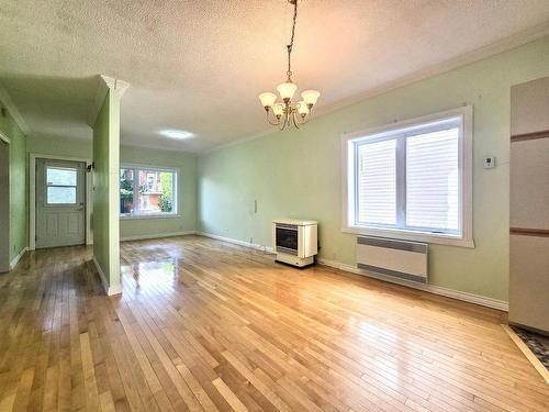 Living room - 923  - 925 Rue Lambert, Shawinigan, QC - Indoor Photo Showing Other Room