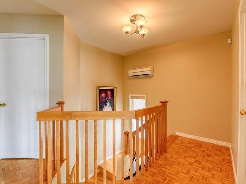 Staircase - 428 Rue Des Pivoines, Laval (Sainte-Dorothée), QC - Indoor Photo Showing Other Room