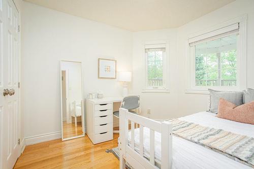 1818 Hobson Drive, Burlington, ON - Indoor Photo Showing Bedroom