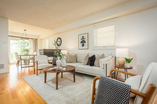 1818 Hobson Drive, Burlington, ON - Indoor Photo Showing Living Room