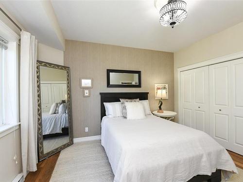 B-751 9Th St, Courtenay, BC - Indoor Photo Showing Bedroom