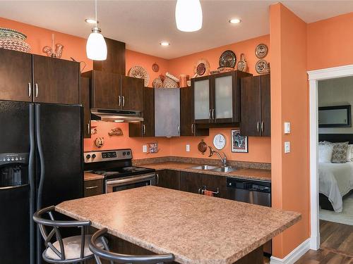 B-751 9Th St, Courtenay, BC - Indoor Photo Showing Kitchen With Double Sink