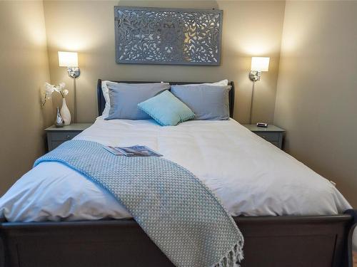 B-751 9Th St, Courtenay, BC - Indoor Photo Showing Bedroom