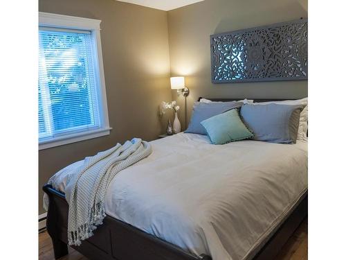 B-751 9Th St, Courtenay, BC - Indoor Photo Showing Bedroom