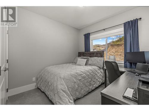 405 Prestwick Street, Kelowna, BC - Indoor Photo Showing Bedroom