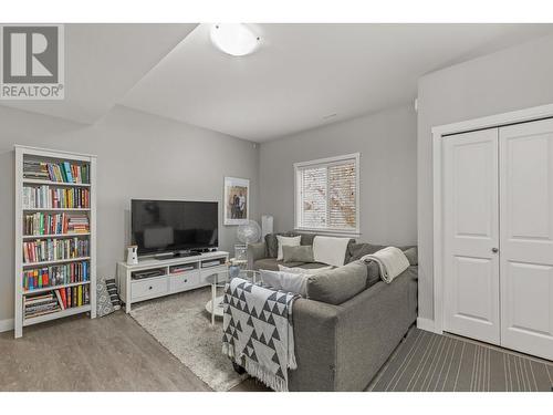 405 Prestwick Street, Kelowna, BC - Indoor Photo Showing Other Room