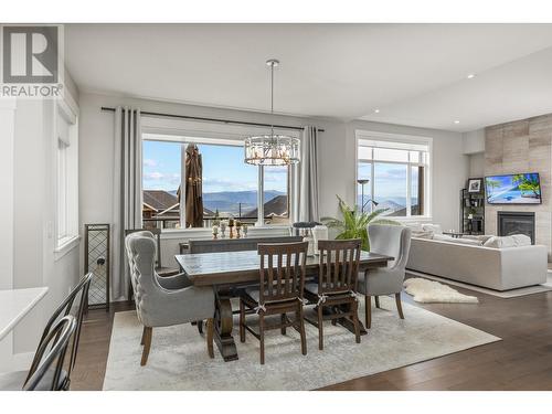 405 Prestwick Street, Kelowna, BC - Indoor Photo Showing Dining Room