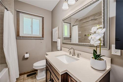 1246 Homewood Drive, Burlington, ON - Indoor Photo Showing Bathroom