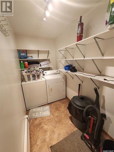 12 8Th Street Ne, Weyburn, SK - Indoor Photo Showing Laundry Room