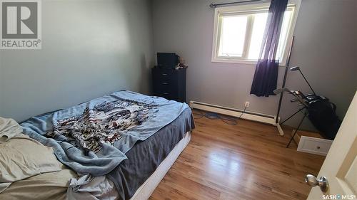 12 8Th Street Ne, Weyburn, SK - Indoor Photo Showing Bedroom