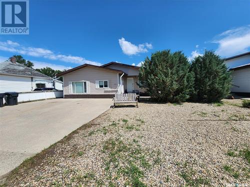 12 8Th Street Ne, Weyburn, SK - Outdoor