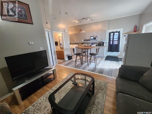 12 8Th Street Ne, Weyburn, SK - Indoor Photo Showing Living Room