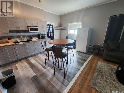 12 8Th Street Ne, Weyburn, SK - Indoor Photo Showing Kitchen With Double Sink