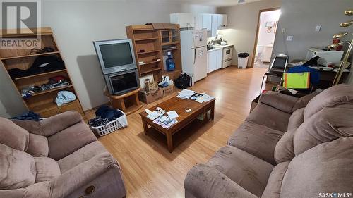 12 8Th Street Ne, Weyburn, SK - Indoor Photo Showing Living Room