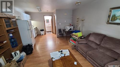 12 8Th Street Ne, Weyburn, SK - Indoor Photo Showing Living Room