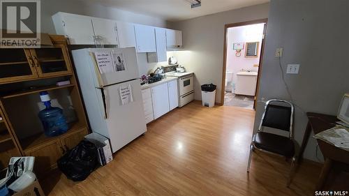 12 8Th Street Ne, Weyburn, SK - Indoor Photo Showing Kitchen