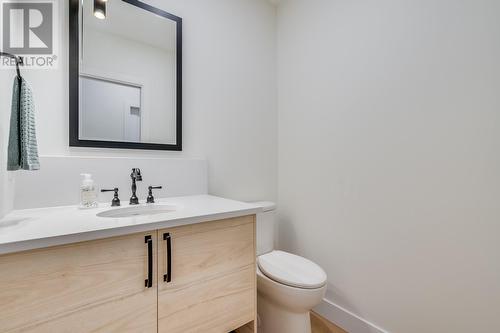 693 Balsam Road, Kelowna, BC - Indoor Photo Showing Bathroom