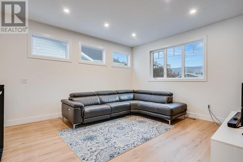 693 Balsam Road, Kelowna, BC - Indoor