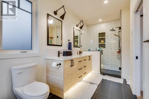 693 Balsam Road, Kelowna, BC - Indoor Photo Showing Bathroom