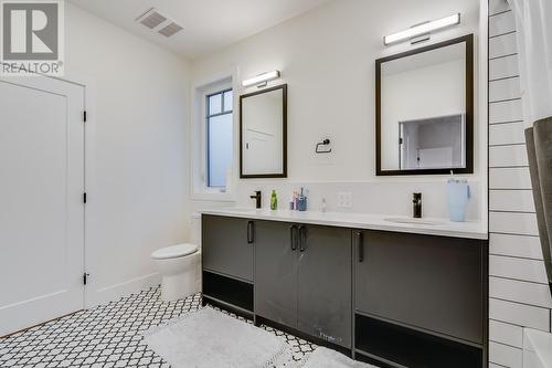 693 Balsam Road, Kelowna, BC - Indoor Photo Showing Bathroom