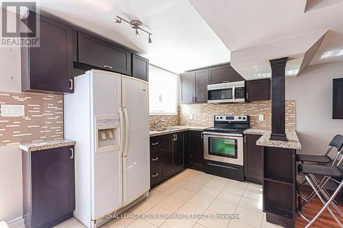 111 Deerwood Crescent, Richmond Hill (Oak Ridges), ON - Indoor Photo Showing Kitchen With Upgraded Kitchen