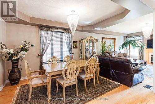 111 Deerwood Crescent, Richmond Hill (Oak Ridges), ON - Indoor Photo Showing Dining Room