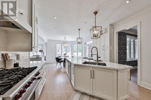 1502 Crescent Road, Mississauga, ON - Indoor Photo Showing Kitchen With Upgraded Kitchen