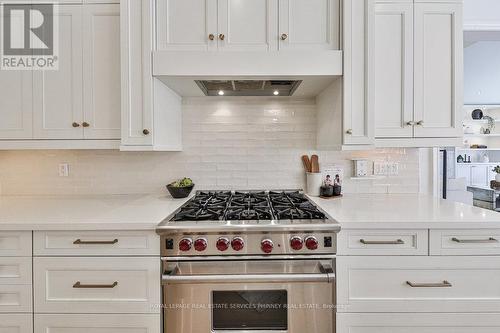 1502 Crescent Road, Mississauga, ON - Indoor Photo Showing Kitchen With Upgraded Kitchen