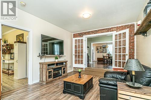 56 Elgin Street, Kawartha Lakes, ON - Indoor Photo Showing Living Room