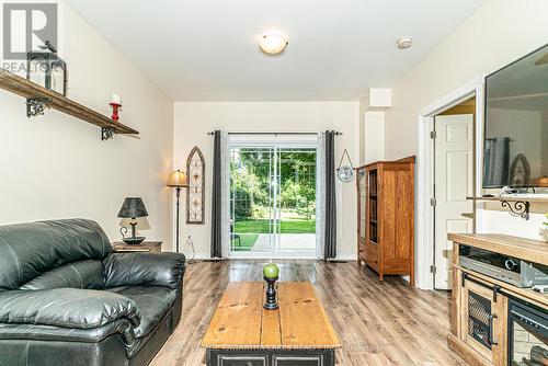 56 Elgin Street, Kawartha Lakes, ON - Indoor Photo Showing Living Room