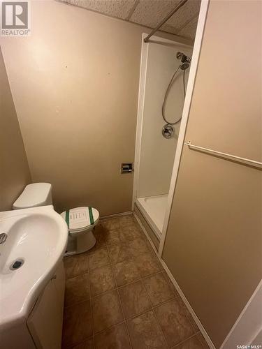 1025 Argyle Street, Regina, SK - Indoor Photo Showing Bathroom