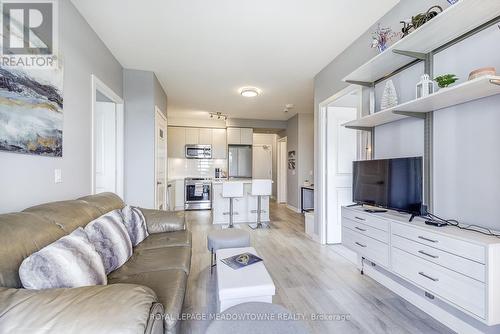 1510 - 4699 Glen Erin Drive, Mississauga, ON - Indoor Photo Showing Living Room