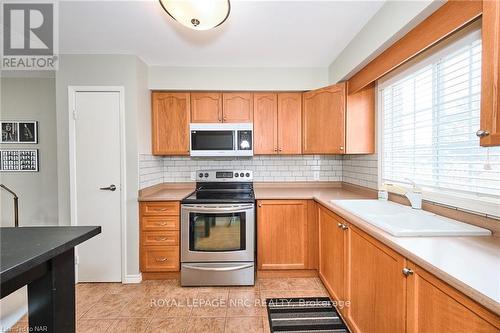 98 - 8141 Coventry Road, Niagara Falls, ON - Indoor Photo Showing Kitchen