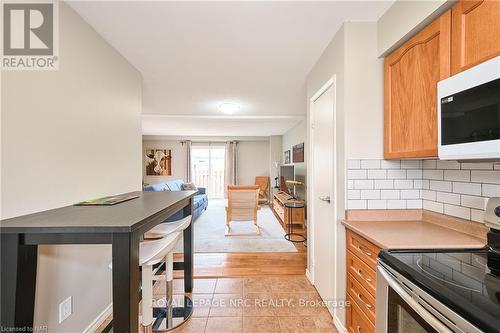 98 - 8141 Coventry Road, Niagara Falls, ON - Indoor Photo Showing Kitchen