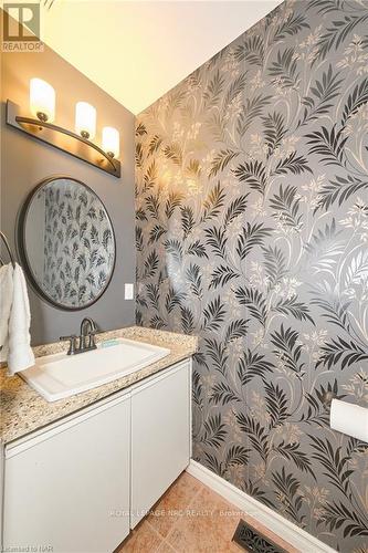 98 - 8141 Coventry Road, Niagara Falls, ON - Indoor Photo Showing Bathroom