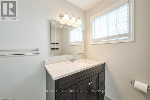 98 - 8141 Coventry Road, Niagara Falls, ON - Indoor Photo Showing Bathroom