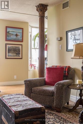 403 - 180 Limeridge Road W, Hamilton, ON - Indoor Photo Showing Living Room