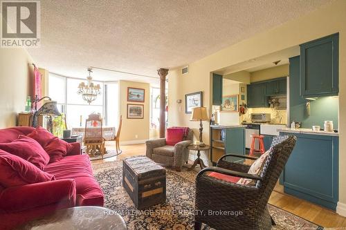 403 - 180 Limeridge Road W, Hamilton, ON - Indoor Photo Showing Living Room