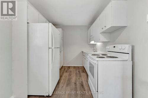 16 East Avenue, Brantford, ON - Indoor Photo Showing Kitchen