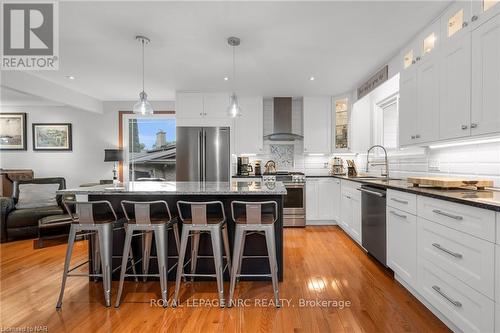 19 Little John Court, Welland, ON - Indoor Photo Showing Kitchen With Stainless Steel Kitchen With Upgraded Kitchen