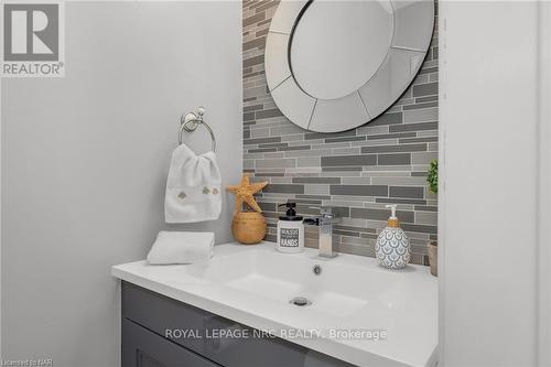 19 Little John Court, Welland, ON - Indoor Photo Showing Bathroom