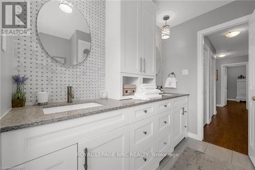 19 Little John Court, Welland, ON - Indoor Photo Showing Bathroom