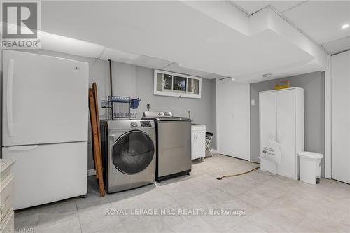 19 Little John Court, Welland, ON - Indoor Photo Showing Laundry Room