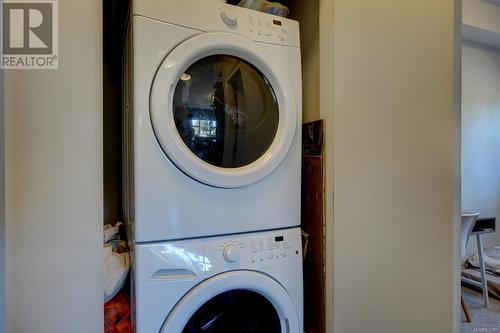 309 1900 Watkiss Way, View Royal, BC - Indoor Photo Showing Laundry Room