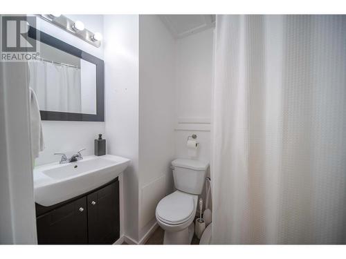 3312 Mount Royal  Drive, Cranbrook, BC - Indoor Photo Showing Bathroom